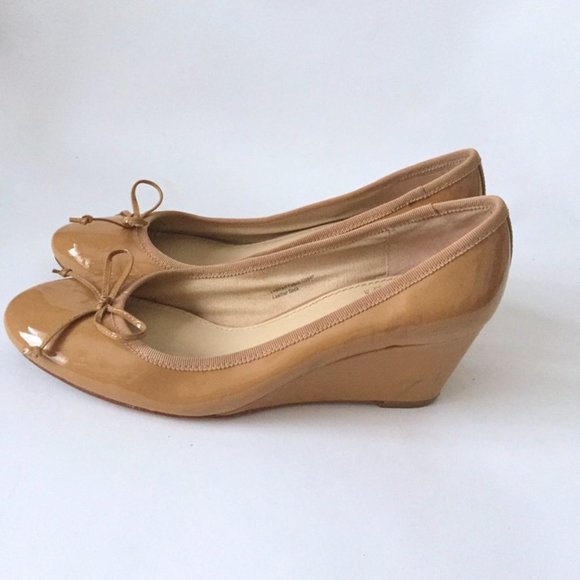 SAKS FIFTH AVENUE Wedge Pumps in Natural Camel Beige - Picture 7 of 9